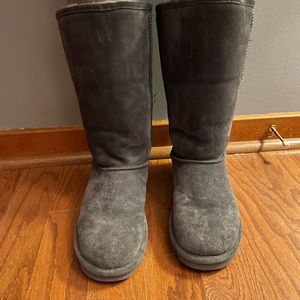 Bearpaw high grey boots